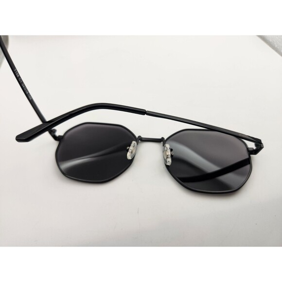 Simplify Ezra Polarized Sunglasses - Black Frame And Lens.  Sun 3 - Picture 3 of 5